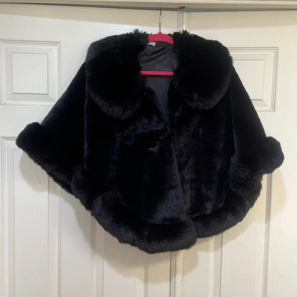 La Fiorentina Black Faux Fur Poncho wrap shawl One Size old money fall winter
